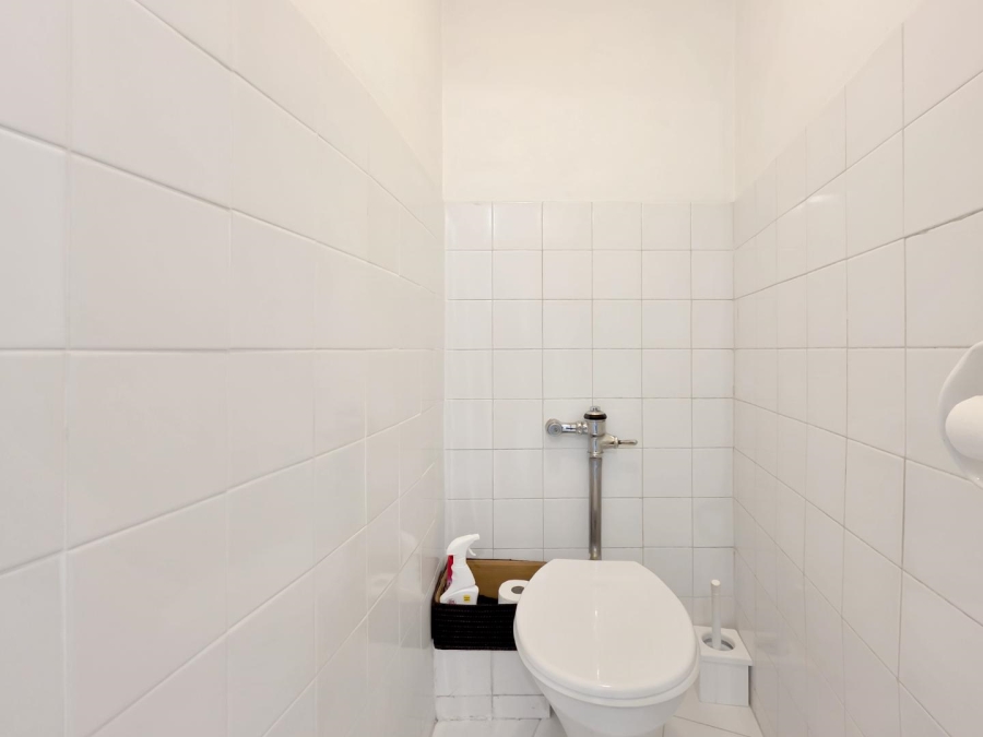 1 Bedroom Property for Sale in Vredehoek Western Cape